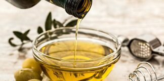 Jak zmyć oliwę z oliwek z włosów?