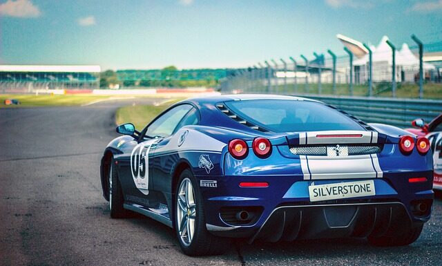 Ile kosztuje najtańsze Ferrari w salonie? Ile kosztuje najtańsze Ferrari w salonie?